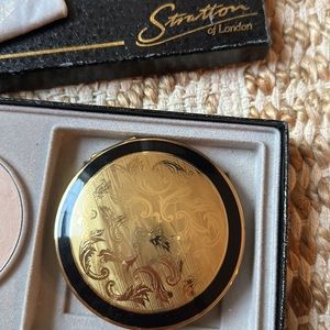 Vintage Stratton face compact